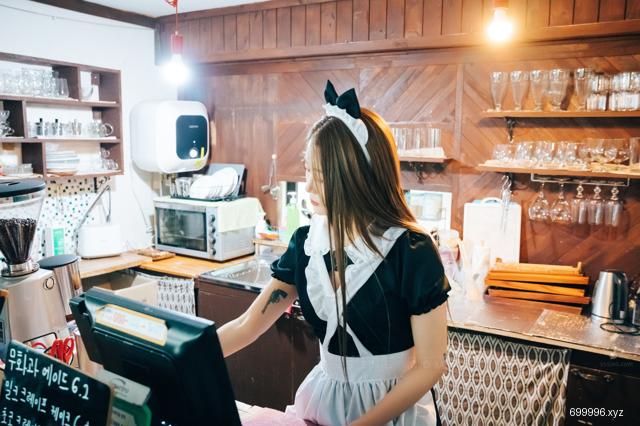  Bomi (보미) – Maid cafe